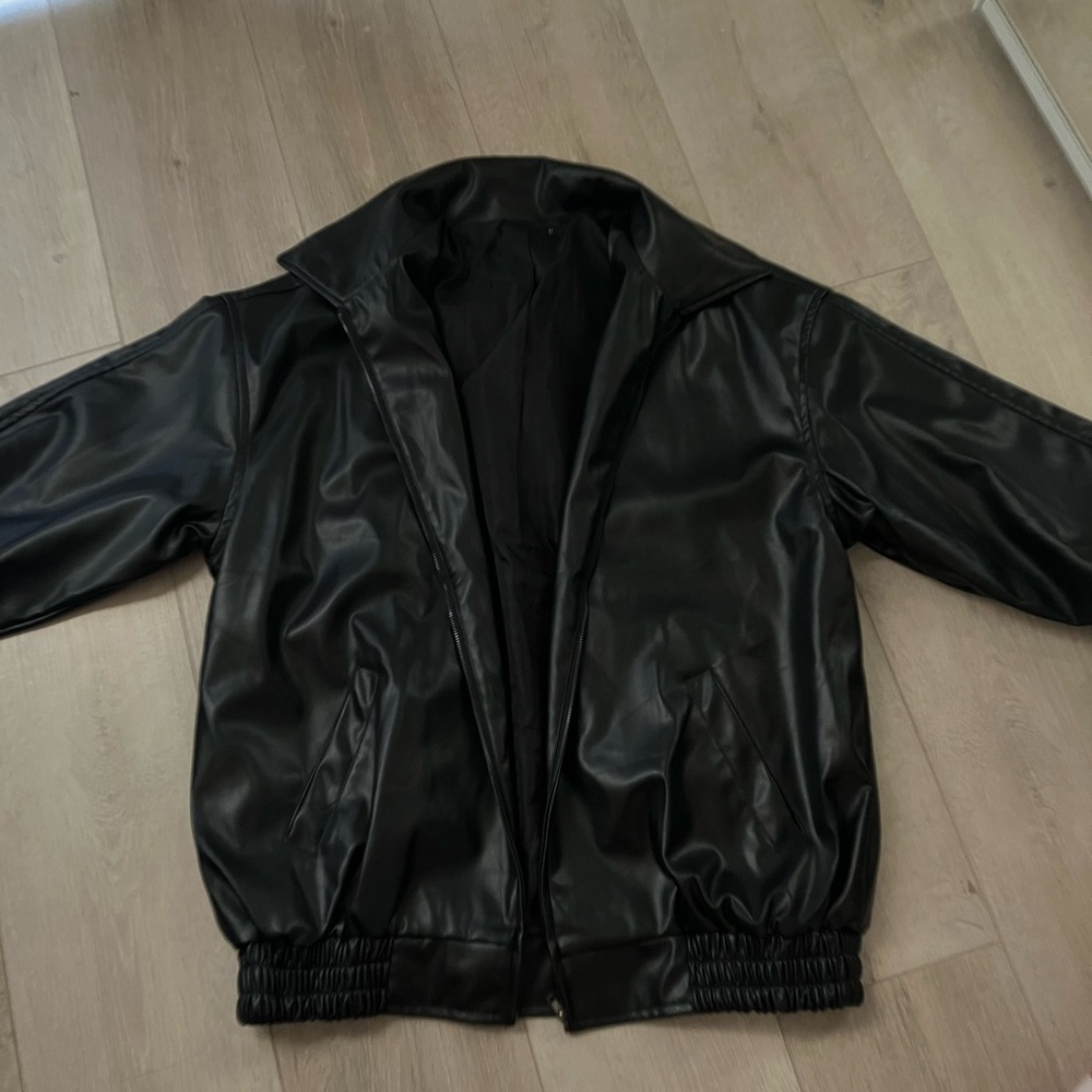 OVERSIZED LEATHER JACKET